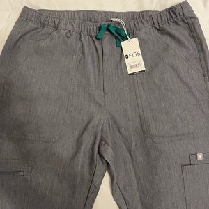 Women’s Figs scrubs. Medium gray. Large.